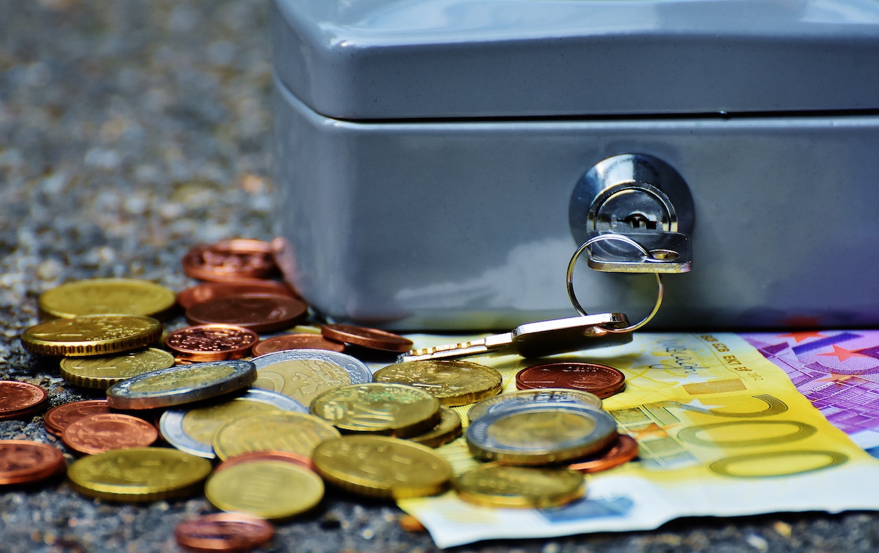 What is a Fixed Deposit? FDs explained in simple words!